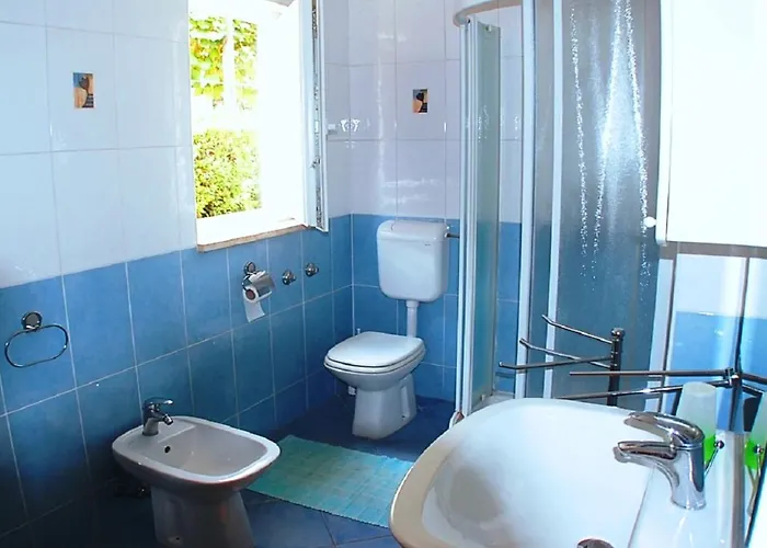 Cecillia Mare Ρόβινι